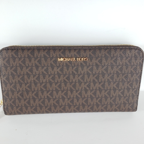 MICHAEL KORS LARGE ZIP A ROUND MK BROWN WALLET - Picture 2 of 12